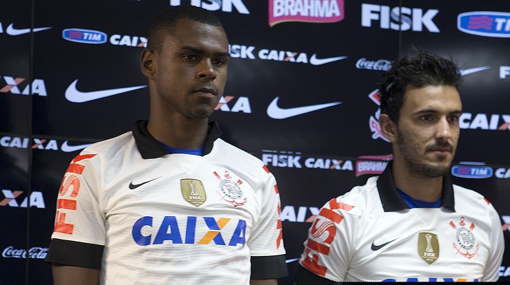 Corinthians apresenta lateral e zagueiro “desconhecidos”