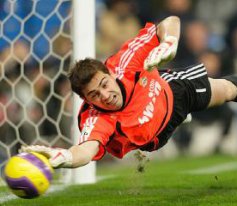 Espanhol: Diego López é dúvida e Casillas pode voltar ao Real