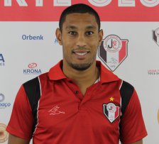 Catarinense: Joinville apresenta ex-zagueiro de Guarani e Santos