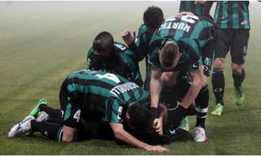 ITALIANO: Milan leva 4 gols de Berardi e perde do Sassuolo