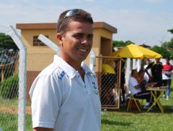 Paulista A2: Evaristo Piza sinaliza formação com três zagueiros no Capivariano