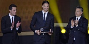 Orgulhoso, Ibrahimovic agradece fãs pelo prêmio Puskas