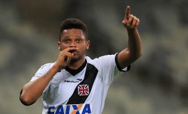 Carioca: Vira casaca? Ex-atacante do Vasco está perto de fechar com o Flamengo