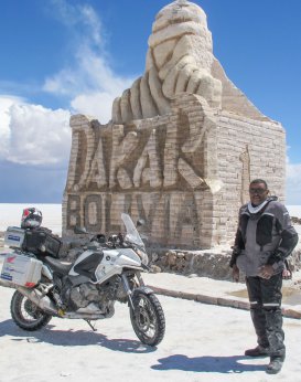 Rally Dakar: Repórter fotográfico brasileiro cobre competição a bordo de motocicleta
