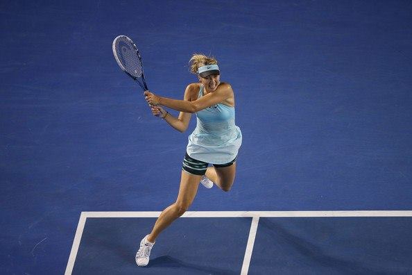 Tênis: Sharapova tem trabalho, mas supera estreia na Austrália