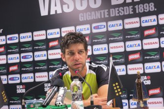 Carioca: Meia do Vasco dispara críticas à CBF em primeira coletiva do ano