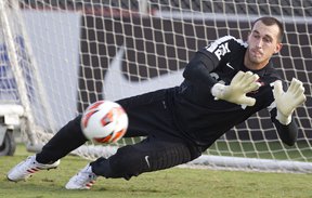 Substituto de Cássio tem a confiança de Mano Menezes