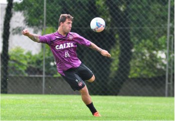 PARANAENSE: Campeonato começa com grandes usando time B