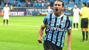 Gaúcho: Gringo volta a sentir lesão e deixa treino do Grêmio