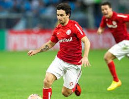 Paulistão: Sem camisa 9, Palmeiras fica perto de atacante do Inter