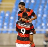 Fim do sonho! Cobiçado por Flamengo e Corinthians, volante vai para a China