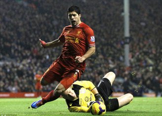 INGLÊS: Liverpool só empata e se distancia dos líderes