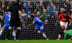 INGLÊS: Eto’o marca três e Chelsea vence Manchester United