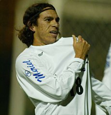 GOIANÃO CHEVROLET: Grandes vão mal e ‘ex-muso’ do Santos decide