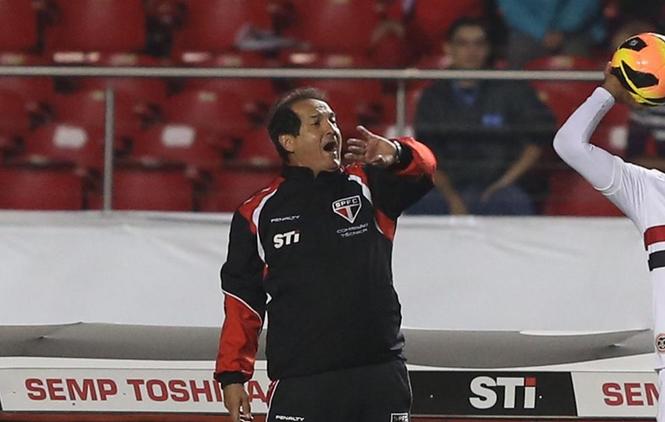 Muricy critica atuação e vê São Paulo sofrer com calor