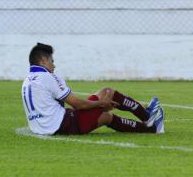 Gaúcho: Atacante do Caxias quebra perna na estreia e assusta. Veja o vídeo!