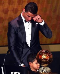 Ele merece! Cristiano Ronaldo recebe condecoração em Portugal