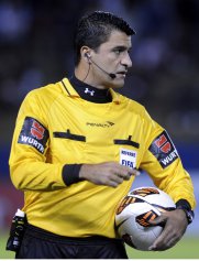 Pernambucano: Instrutores da Fifa ministram curso para árbitros