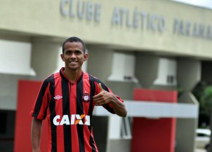 Paranaense: Atlético contrata lateral destaque do Brasileirão