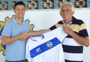 Paulista A2: São José apresenta ex-meia do Flamengo