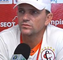 Técnico com aproveitamento de 77% chama atenção de clubes alagoanos e gaúchos