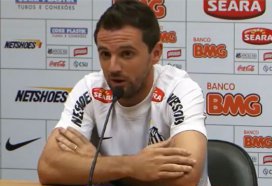 Meia do Santos acerta com time chinês, e Oswaldo pede reforços