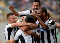 Udinese de Naldo vence e elimina o Milan na Copa Itália