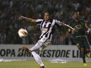 Palmeiras faz última tentativa para contratar lateral gringo