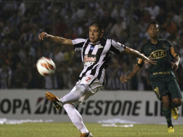 Palmeiras faz última tentativa para contratar lateral gringo