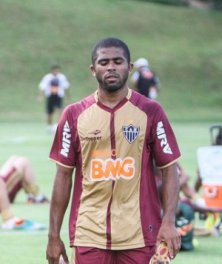 Mineiro: Lateral diz que aceitaria receber menos no Atlético