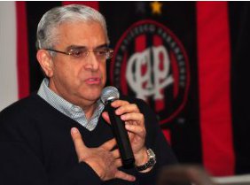 Desculpinha! Petraglia culpa governos por atraso na Arena da Baixada