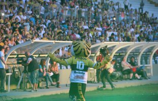 Catarinense: Em grande número, torcida faz festa para elenco do Criciúma