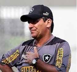 Carioca: Técnico elogia Botafogo e minimiza sufoco no fim de jogo