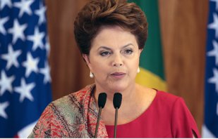 Em Davos, Dilma convida todos para ir ao Brasil na Copa