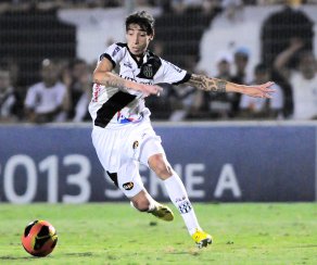 Santos oficializa contratação de atacante da Ponte Preta