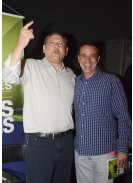 Milton Neves recebe amigos em noite de autógrafos