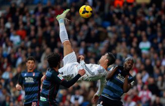 ESPANHOL: Cristiano Ronaldo marca, Real vence e é líder provisório