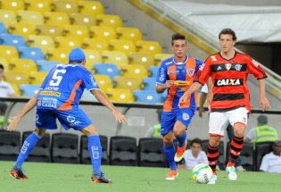 CARIOCA: Na estreia dos titulares, Flamengo escapa de vexame