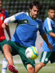 Palmeiras conta com a estreia de Valdivia em Sorocaba