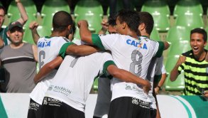PARANAENSE: Coritiba vence clássico e Maringá segue líder
