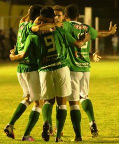 MATO-GROSSENSE: Luverdense dá show e se isola na liderança