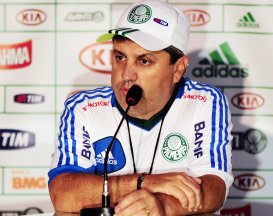 Paulistão: Técnico exalta Valdivia e Leandro em vitória palmeirense