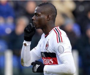 Italiano: Balotelli é multado por gesto à torcida em comemoração