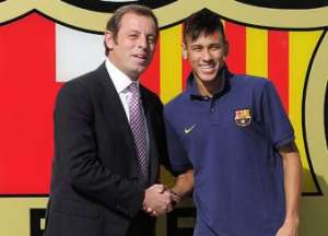 Grupo investidor cobra Barcelona e Santos por venda de Neymar