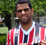 Criticado pela torcida, meia deve trocar São Paulo pelo Bologna