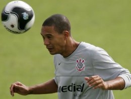 Revelado no São Paulo e com passagens por Fla, zagueiro reforça time da A2