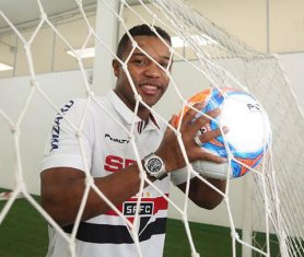 São Paulo oficializa atacante gringo e assina por 18 meses