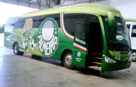 Que fase! Jogadores do Palmeiras pegam táxi para chegar ao Pacaembu