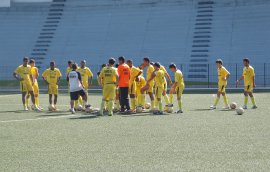 Após testes físicos, atletas do Sub 17 do Osasco treinam com bola