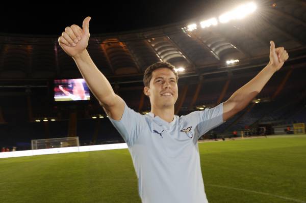 Italiano: Após choro em adeus à Lazio, ex-São Paulo é da Inter de Milão